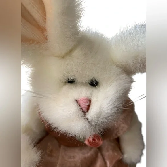 Vintage 1993 TY Attic Treasures “Sara” Soft White Bunny Rabbit Plush Toy Easter - Picture 2 of 12